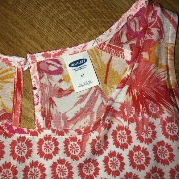 Women's Medium Old Navy Sleeveless Blouse New - Picture 2 of 7
